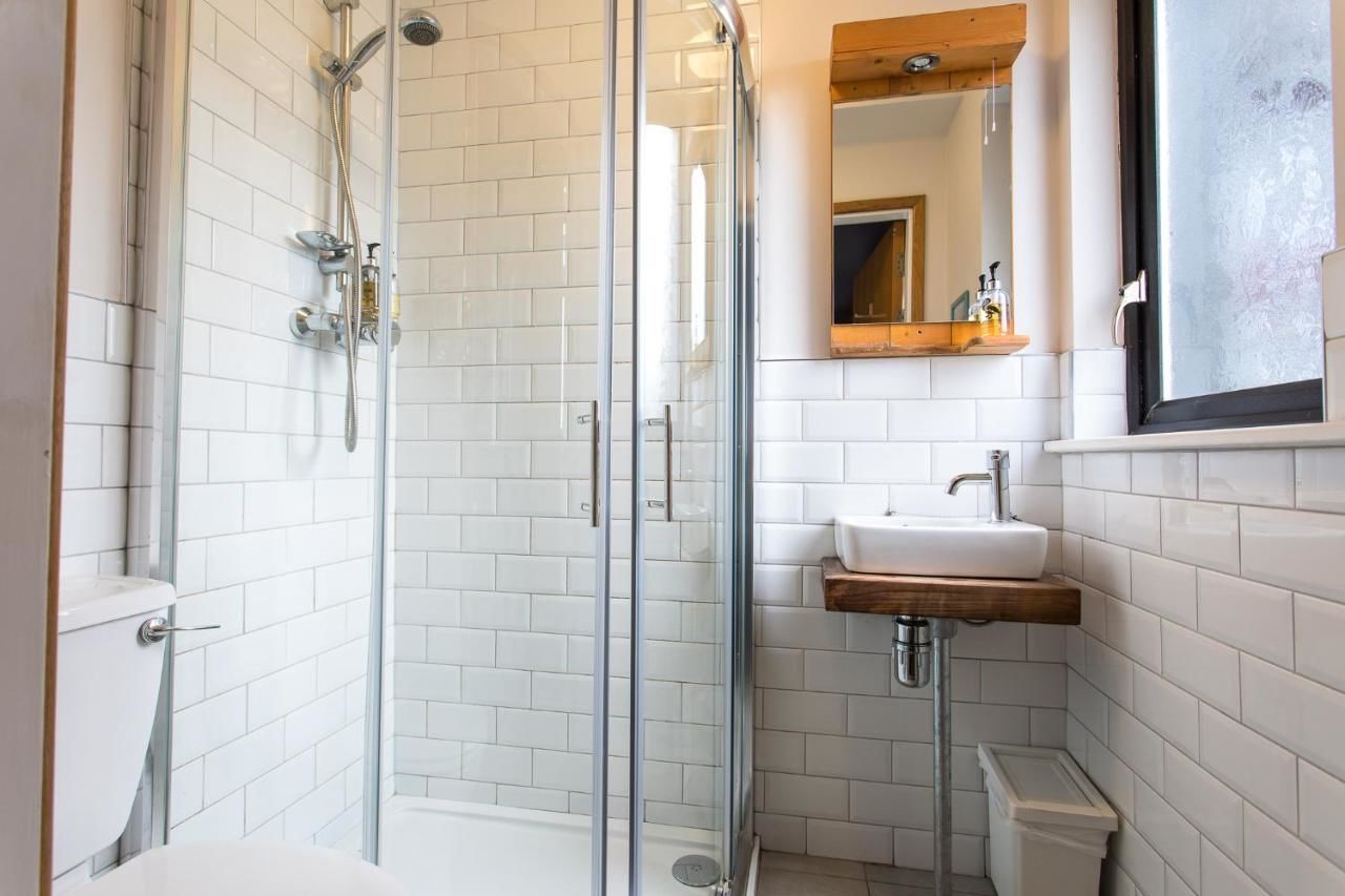 Хостелы The Nest Boutique Hostel Голуэй