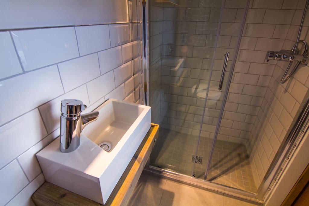 Хостелы The Nest Boutique Hostel Голуэй