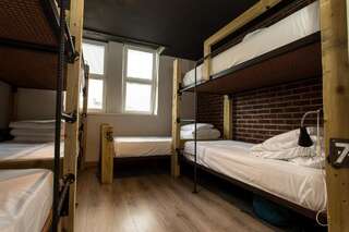 Хостелы The Nest Boutique Hostel Голуэй Кровать в общем номере для мужчин и женщин с 7 кроватями.-1